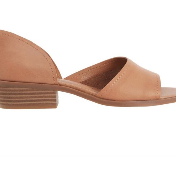 NEW Sole Society Women's Leather Sandal with Stacked Heel - Picture 2 of 8